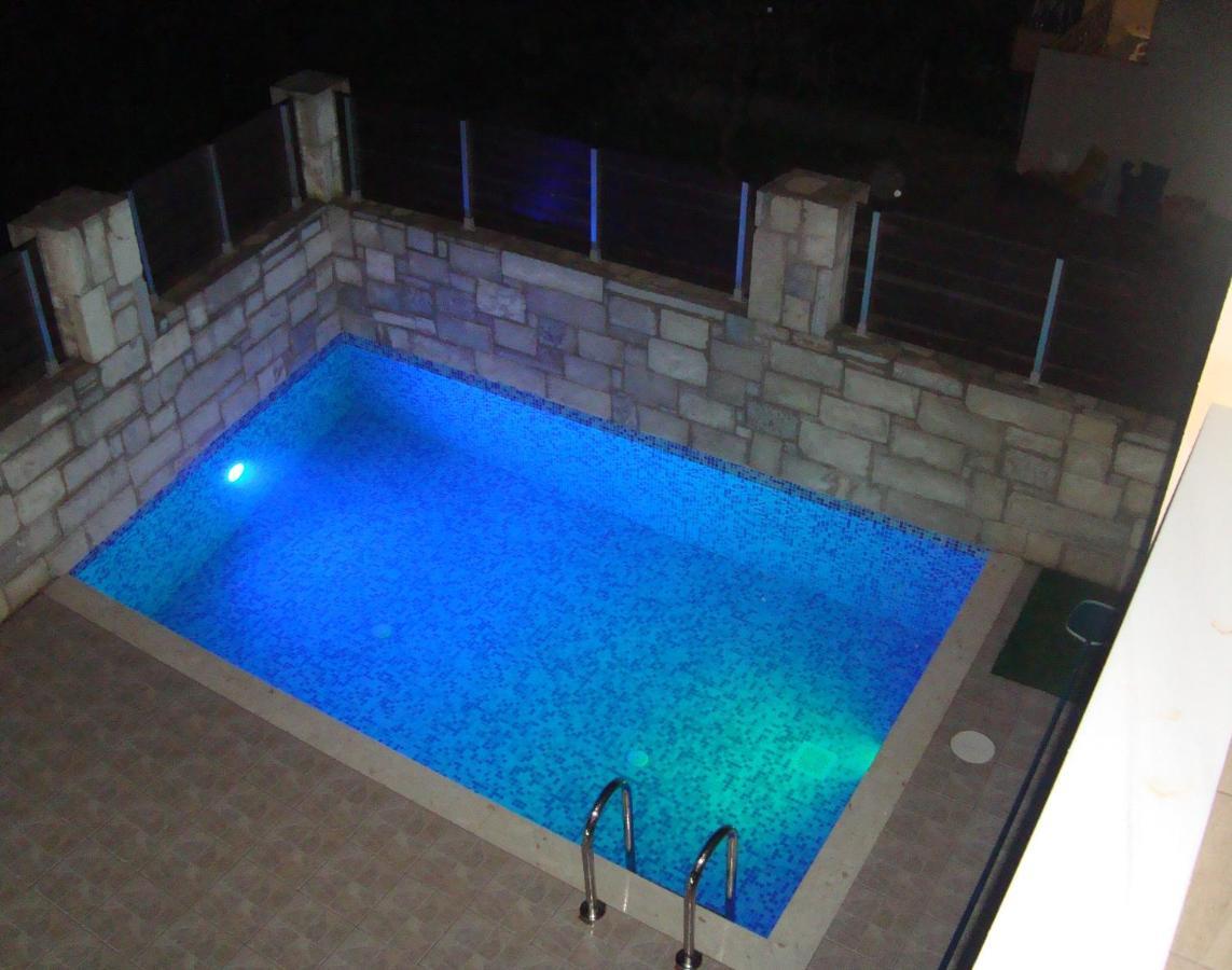 “Theeporto” Maisonette With Pool ゴウヴァイ エクステリア 写真