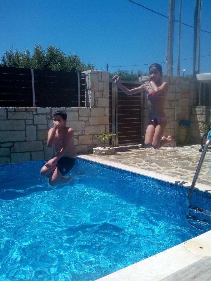 “Theeporto” Maisonette With Pool ゴウヴァイ エクステリア 写真