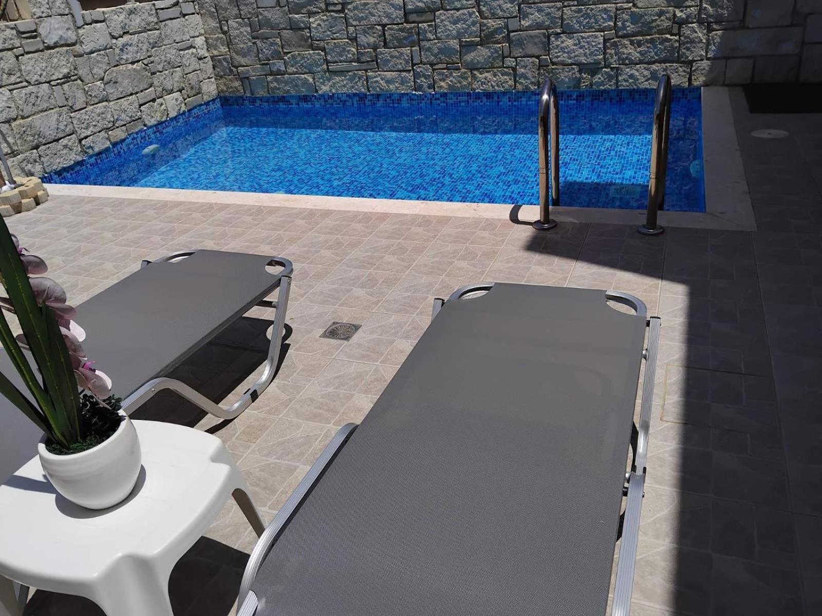 “Theeporto” Maisonette With Pool ゴウヴァイ エクステリア 写真